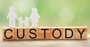 Modify child custody Arizona, parents discussing custody papers