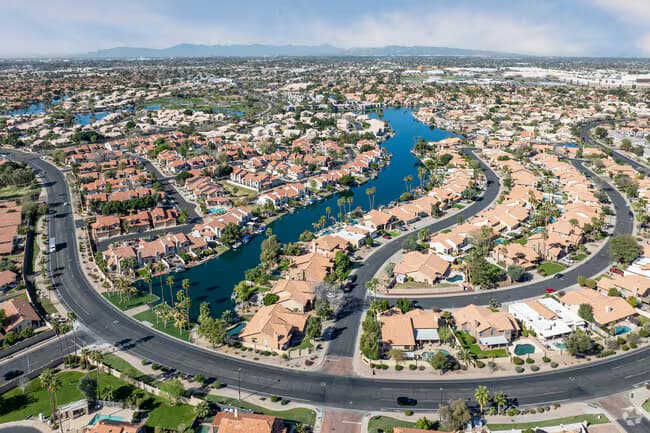 Gilbert Lawyer Arizona discussing personal injury case
